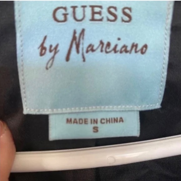 Guess by Marciano Black cross over tie puffer coat size small - Picture 5 of 5